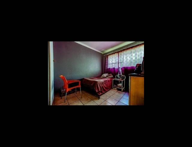 2 BEDROOM APARTMENT FOR SALE IN KEMPTON PARK CENTRAL